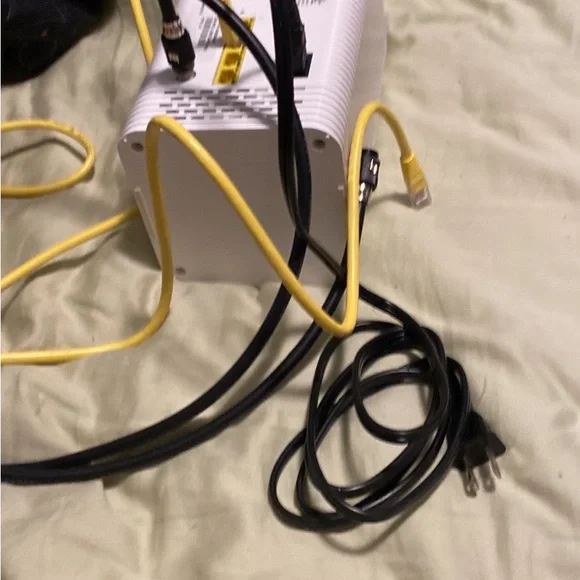 Internet cable box - Picture 3 of 3